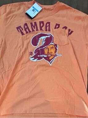 Nike Tampa Bay Buccaneers Men's Pocket T-Shirt Retro Creamsicle Size Medium NWT